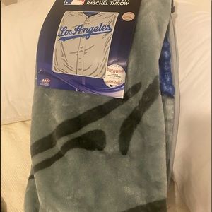 NWT Large 50x60 Plush Dodgers Throw